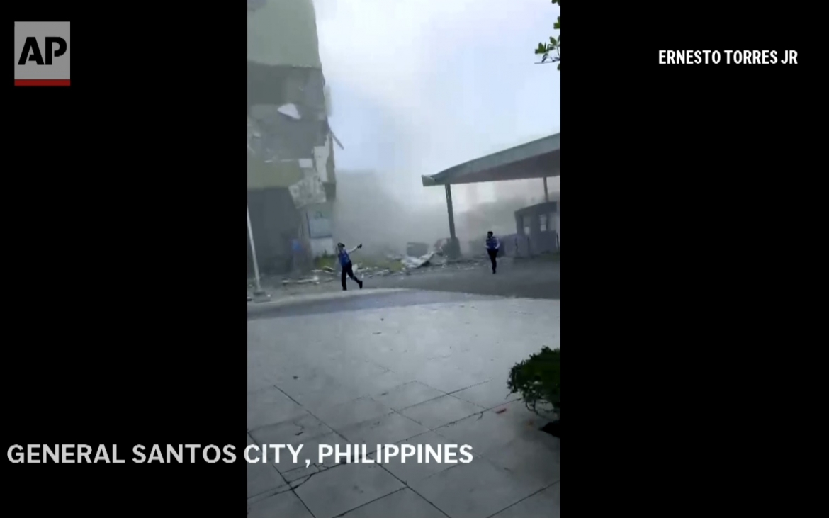 Video động đất 7,8 độ rung chuyển miền nam Philippines